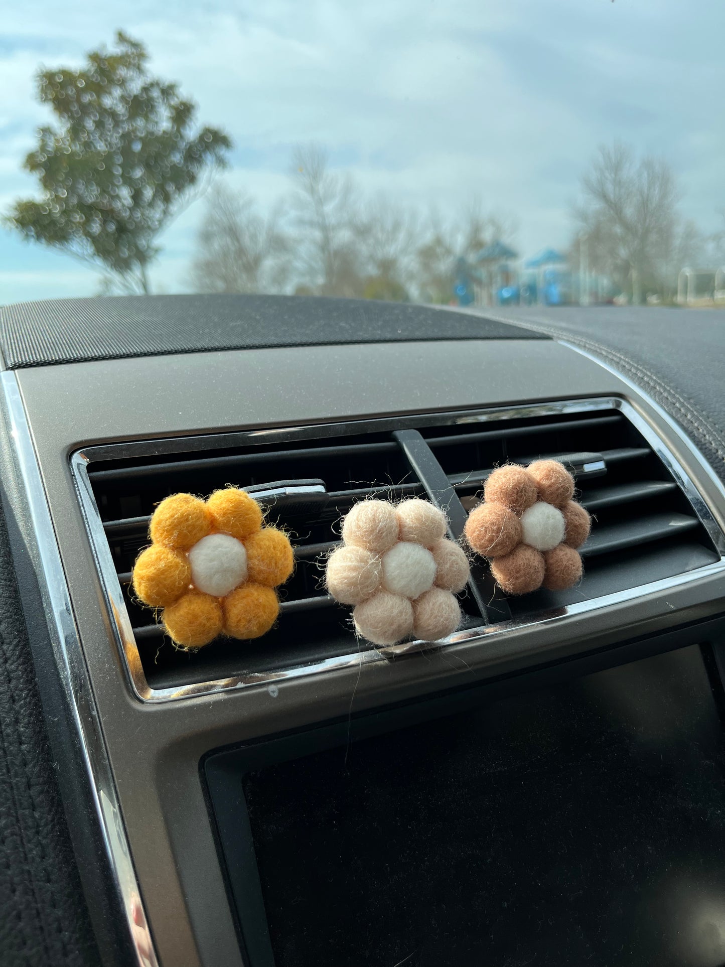 Daisy Flower Vent Clip